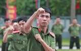 Xem lực lượng công an thi điều lệnh, sử dụng võ thuật chiến đấu